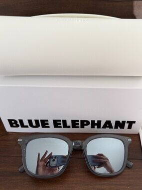 Blue Elephant - Dustin (dark crystal)